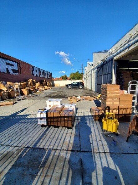 More Photos Of 1525 E 25th St, Los Angeles Manufacturing For Sale