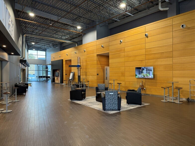 More Photos Of 1800 Southwood Dr, Nashua Office For Sale