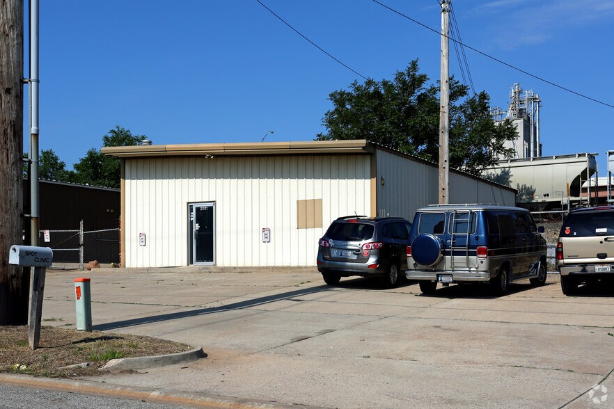 More Photos Of 2009 S Santa Fe Ave, Oklahoma City Unknown For Lease