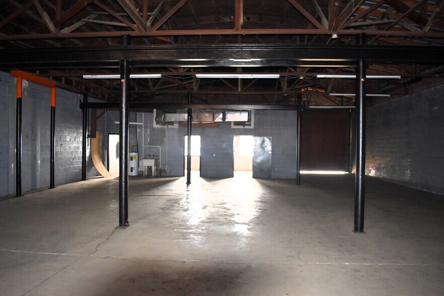 More Photos Of 37 E Railroad St, Montgomery Warehouse For Lease
