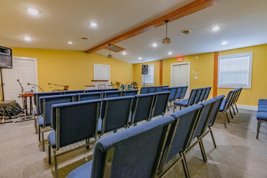 More Photos Of 1080 Main St NW, Lenoir Office For Sale