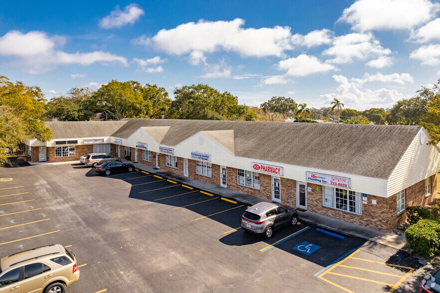 More Photos Of 1153 Main St, Dunedin Storefront For Lease