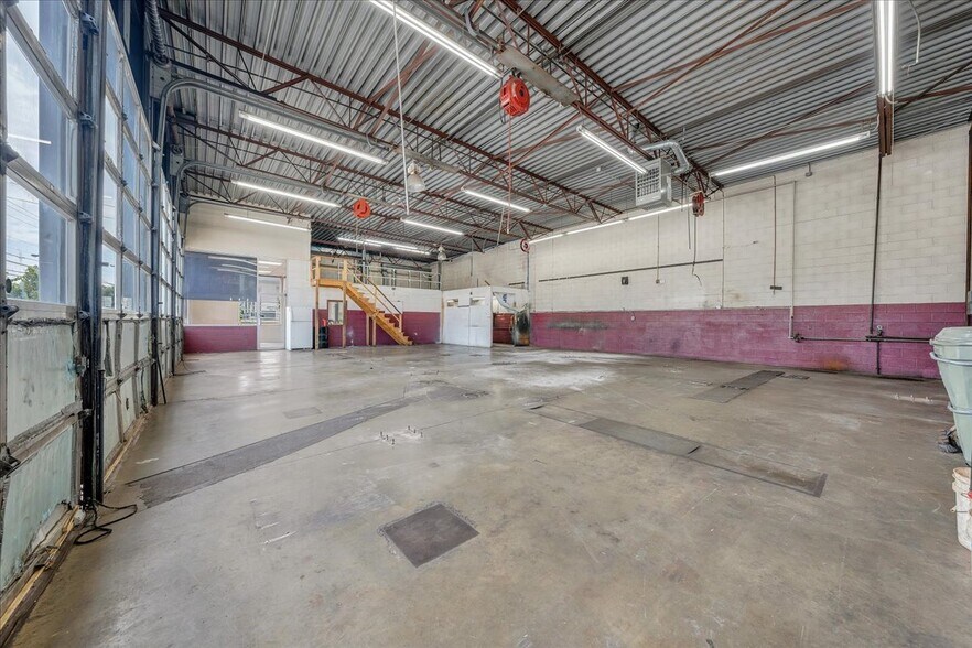 More Photos Of 1202 W Main St, Salem Auto Repair For Sale