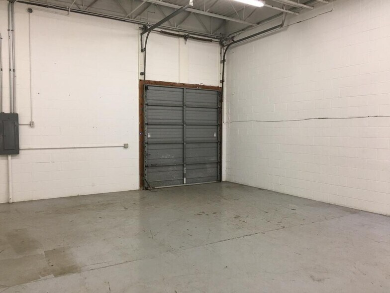 More Photos Of 578 Rock Rd, East Dundee Warehouse For Lease