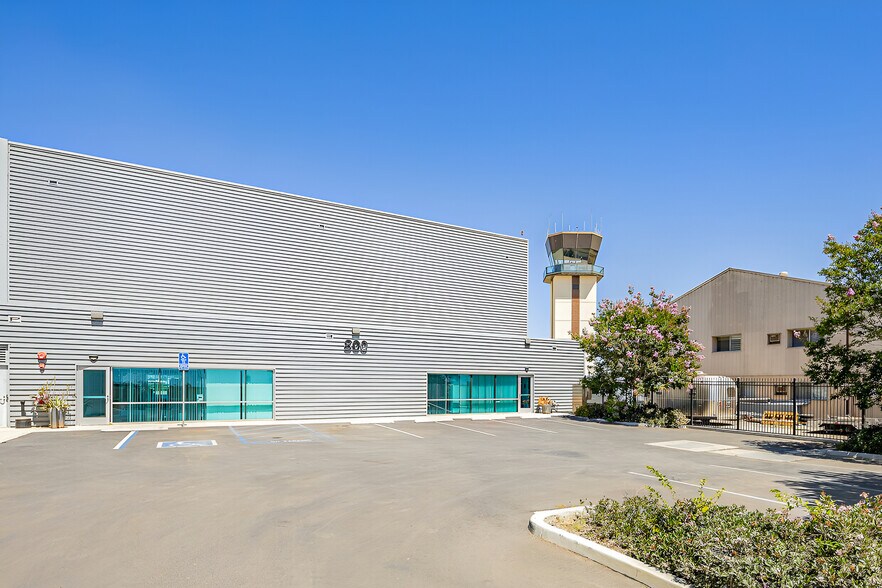 More Photos Of 800 Aviation Dr, Camarillo Airplane Hangar For Sale