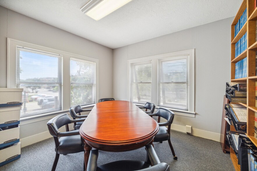 More Photos Of 1717 S Shepherd Dr, Houston Office Residential For Lease