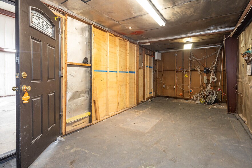 More Photos Of 12 Jansen Ave, Woodbridge Warehouse For Sale