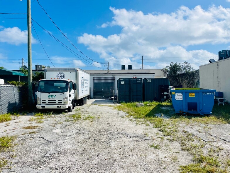 More Photos Of 2223 N Dixie Hwy, Pompano Beach Freestanding For Sale