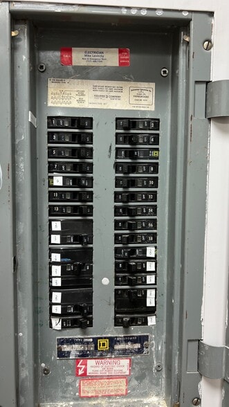 More Photos Of 3750 Virginia Beach Blvd, Virginia Beach General Retail For Lease