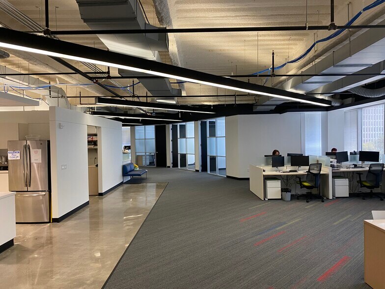 More Photos Of 8 Greenway Plz, Houston Office For Lease
