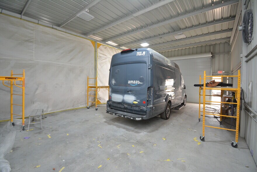 More Photos Of 5610-5613 Southwest Fwy, Houston Flex For Lease