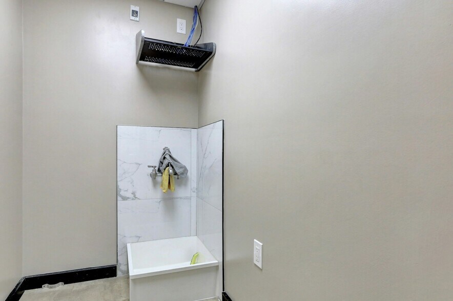 More Photos Of 1285-1291 Broad St, Bloomfield Medical For Lease