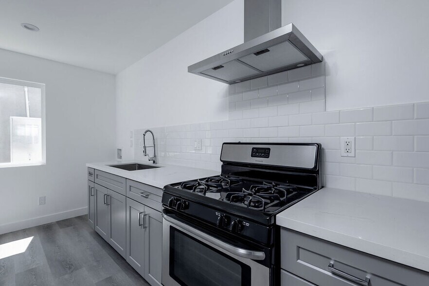 More Photos Of 2749 S Mansfield Ave, Los Angeles Apartments For Sale