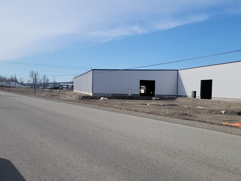 More Photos Of 8875 Willow Cale Rd, Prince George Distribution For Lease
