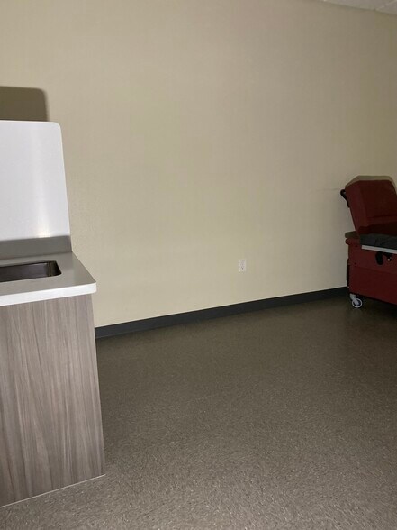 More Photos Of 4300-4302 Fairmont Pky, Pasadena Unknown For Lease