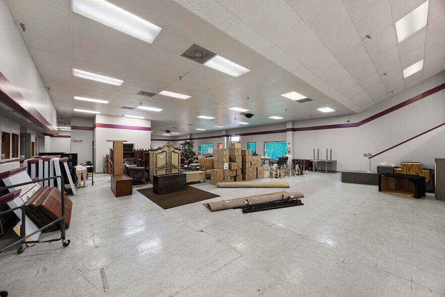 More Photos Of 2058 Hollywood Dr, Jackson Freestanding For Sale