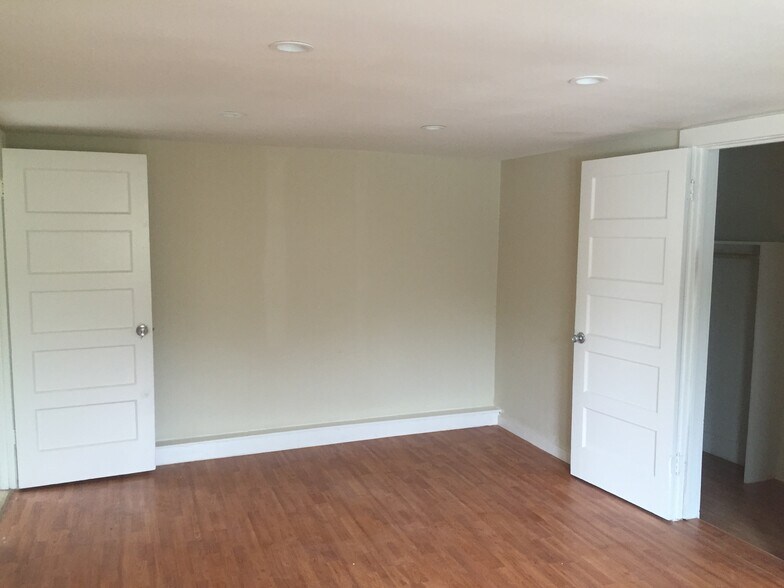 More Photos Of 2016-2020 E Main St, Ventura Storefront Retail Office For Sale