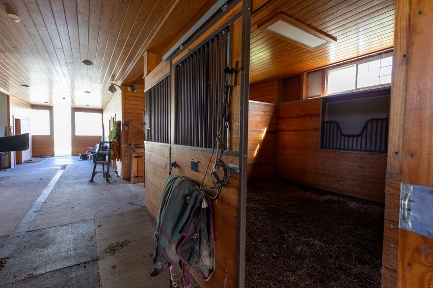 More Photos Of 4 Whitman Rd, Stephentown Sports And Entertainment For Sale