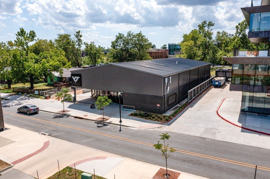 Primary Photo Of 306 S Main St, Bentonville Storefront For Lease