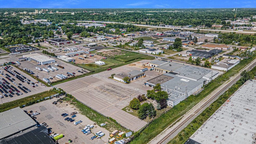 More Photos Of 3302 Kent St, Flint Distribution For Lease