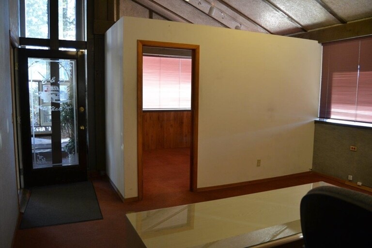 More Photos Of 2115 NE 3rd St, Bend Auto Repair For Sale