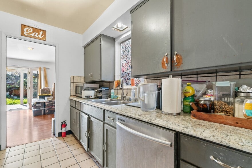 More Photos Of 1708 Hallmark Ln, San Jose Healthcare For Sale