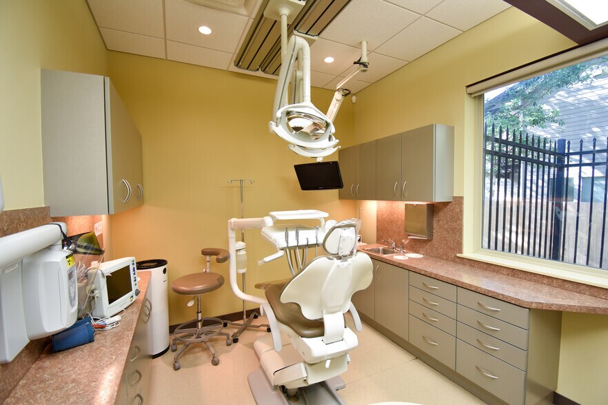 More Photos Of 2500 W William Cannon Dr, Austin Medical For Lease