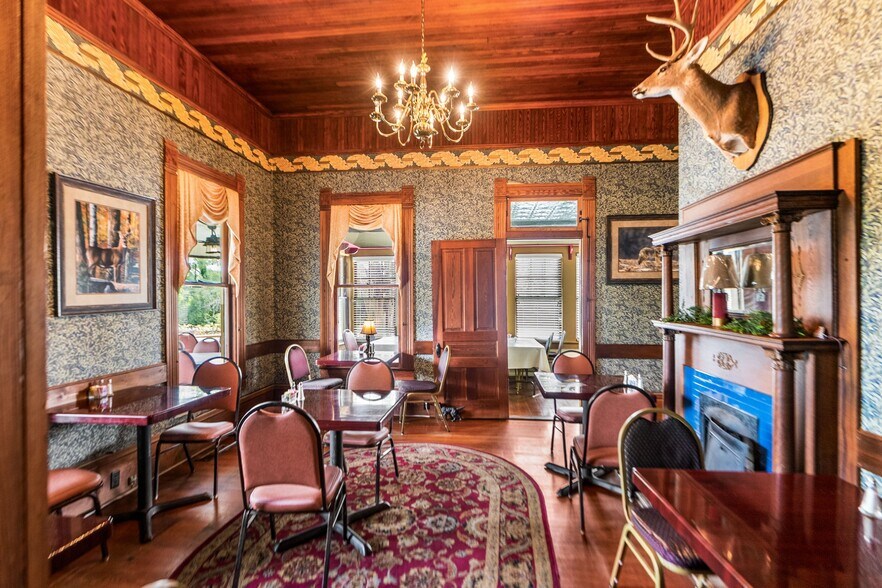 More Photos Of 323 N Main St, Swainsboro Restaurant For Sale