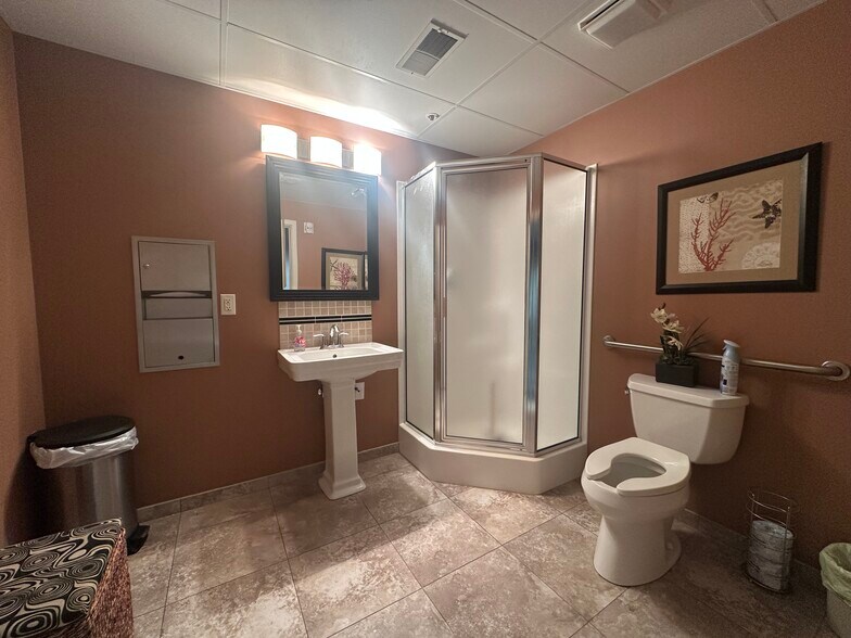 More Photos Of 1919 S 40th St, Lincoln Loft Creative Space For Sale