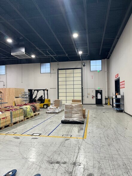 More Photos Of 4120 Specialty Pl, Longmont Manufacturing For Sale