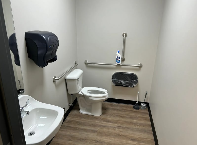 More Photos Of 850 Glaspie St, Oxford Warehouse For Sale