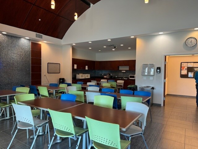 More Photos Of 298 S Yonge St, Ormond Beach Freestanding For Sale