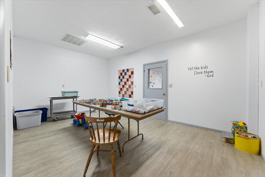 More Photos Of 102 4th St, Terra Alta Light Distribution For Sale