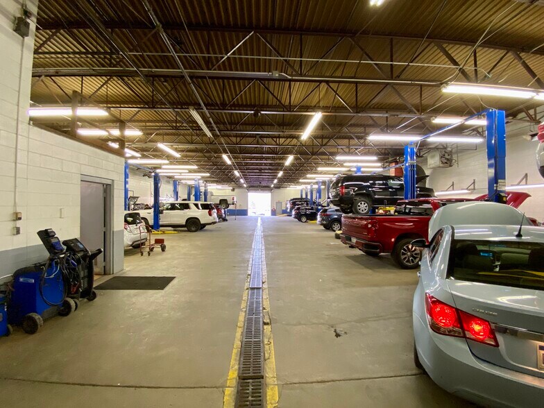 More Photos Of 1229 Country Club Mnr, Fairmont Auto Dealership For Sale