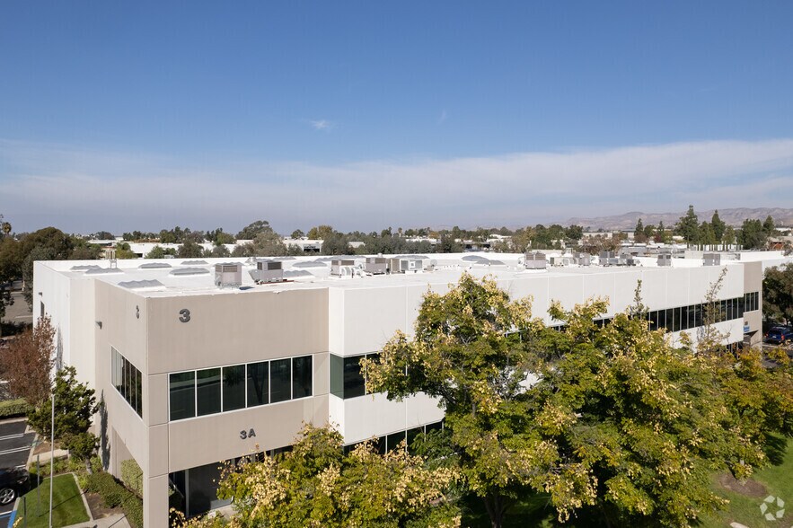 More Photos Of 3 Goodyear, Irvine Warehouse For Lease