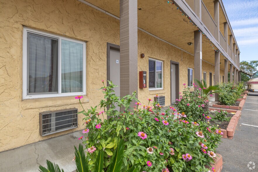 More Photos Of 333 S Main St, Red Bluff Hotel For Sale