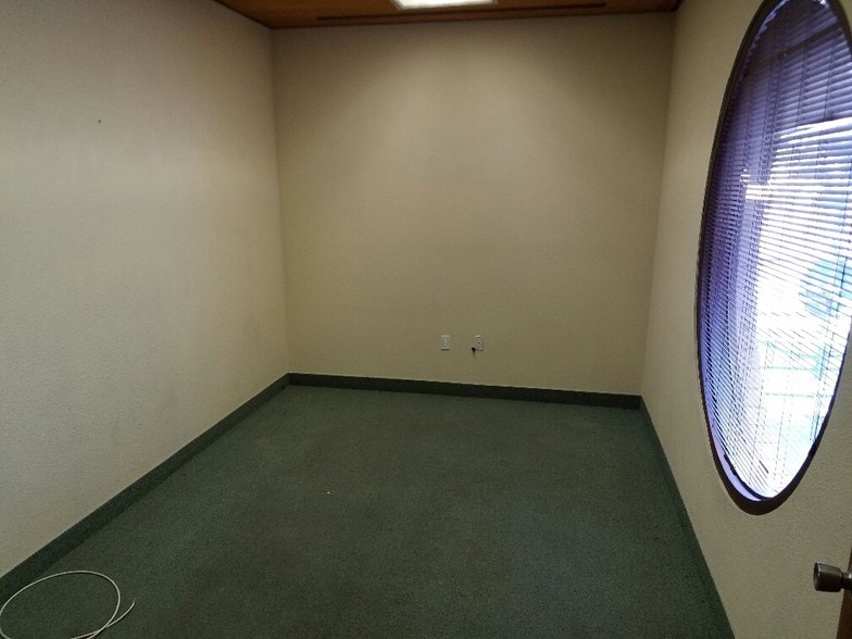 More Photos Of 5040 Edna Ave, Las Vegas Office For Lease
