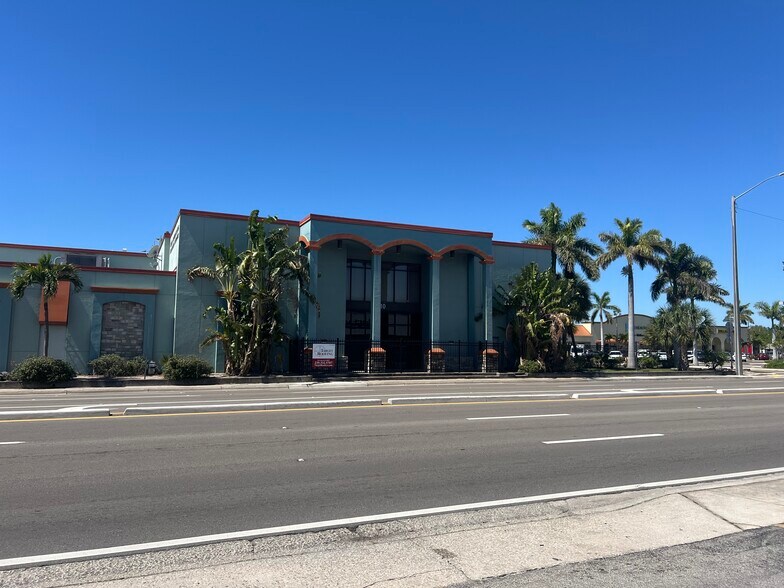 More Photos Of 3210 Cleveland Ave, Fort Myers Office For Sale