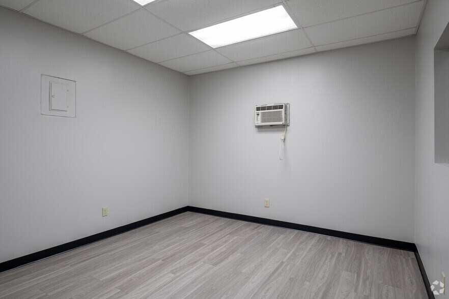 More Photos Of 501 W Powell Ln, Austin Unknown For Lease