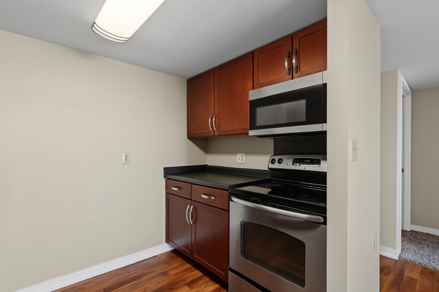 More Photos Of 615 Park St, Des Moines Apartments For Sale