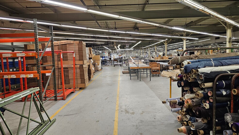 More Photos Of 120 S Church Ave, Garland Manufacturing For Lease