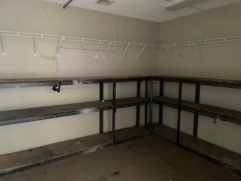 More Photos Of 268 Mill Ave, Hampshire Flex For Lease