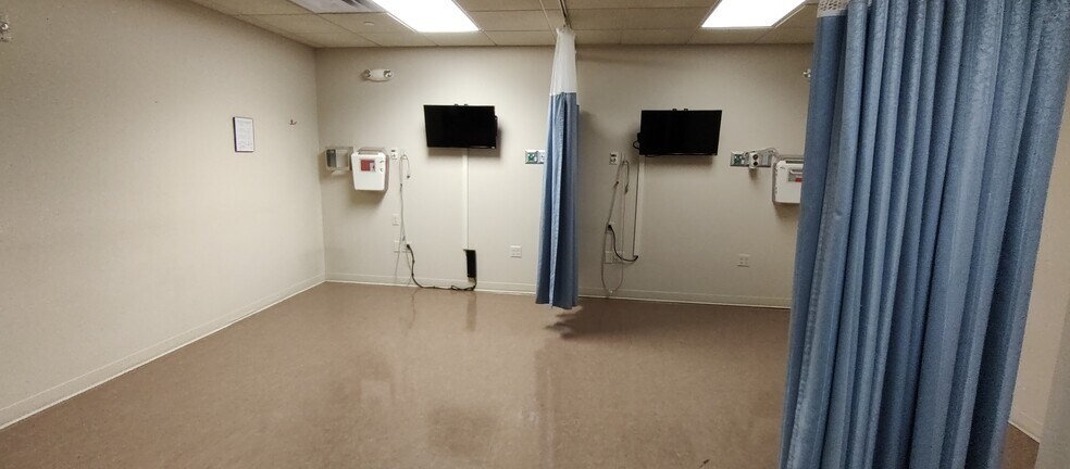 More Photos Of 4450 Union St, Johnstown Medical For Sale