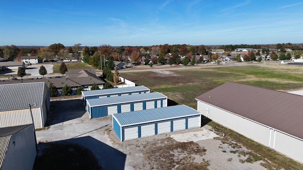 More Photos Of 1701 1/2 N Market St, Sparta Self Storage For Sale