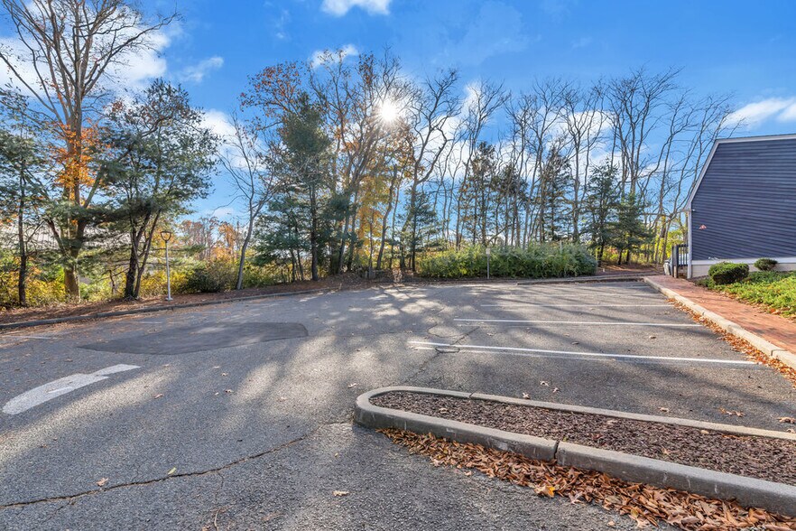 More Photos Of 411 State Route 34 N, Colts Neck Storefront Retail Office For Lease