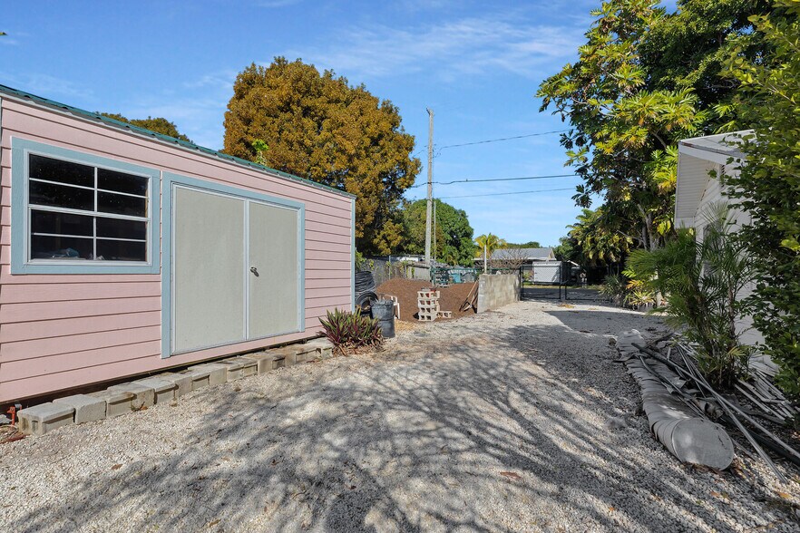 More Photos Of 27001 Overseas Hwy, Cudjoe Key Garden Center For Sale
