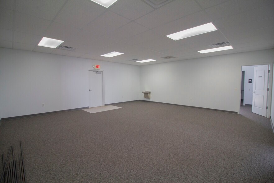 More Photos Of 8842 32nd st, Richland Storefront For Lease