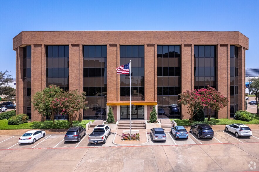 More Photos Of 13465 Midway Rd, Farmers Branch Office For Lease