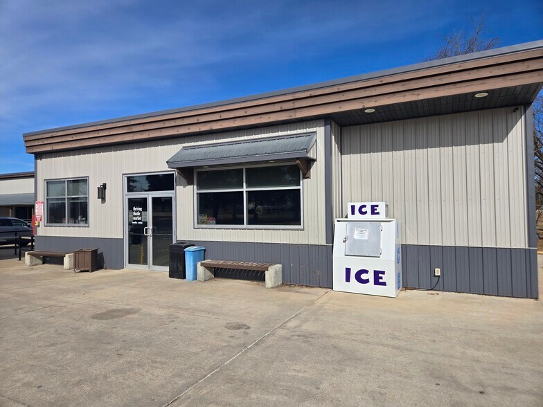 More Photos Of 300 W Hickory St, Apple River General Retail For Sale