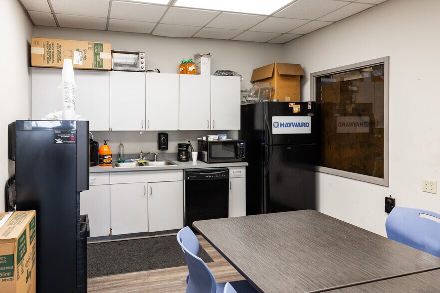 More Photos Of 6480 Best Friend Rd, Norcross Showroom For Lease